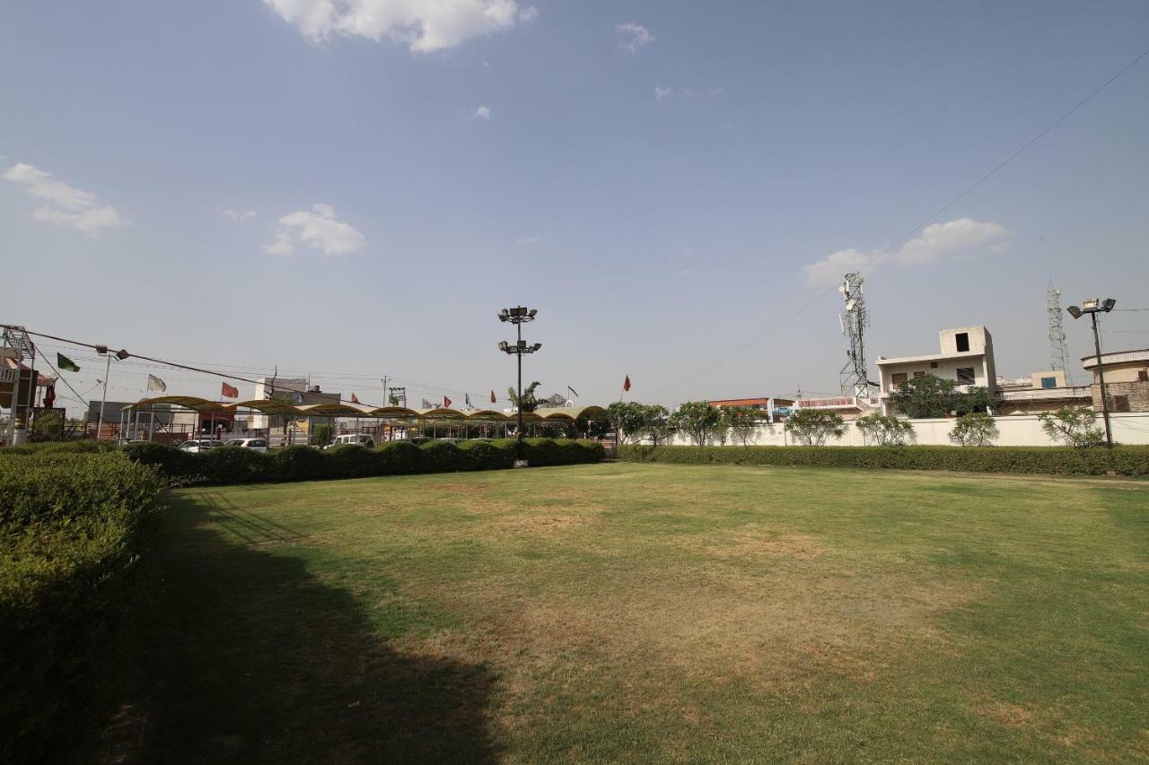 Hotel Deep Palace Jind Esterno foto